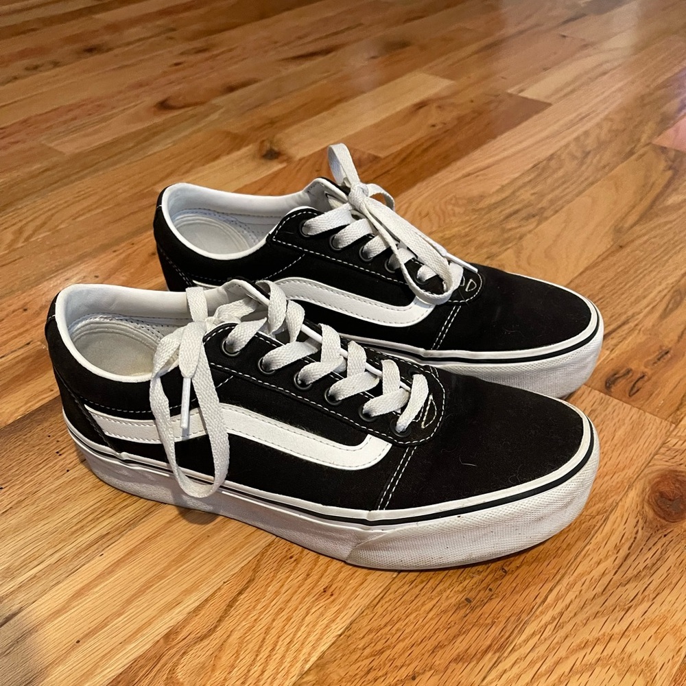 Vans Platform Ward Sneakers Black and White Women’s Size 11